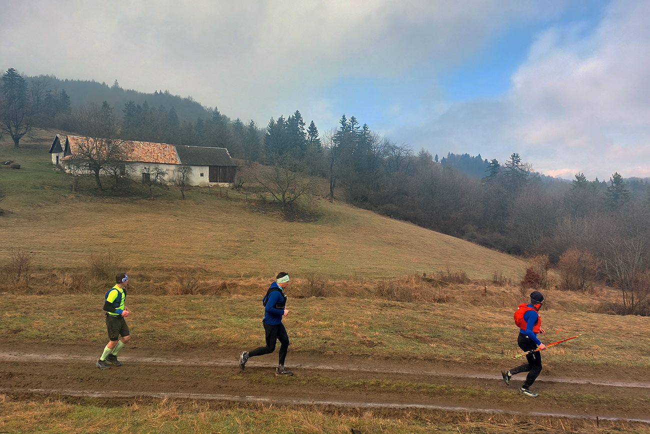 Okolo tohto majera sme to prepojili zo zelenej na modrú. Okolo_tohto_majera_sme_to_prepojili_zo_zelenej_na_modrú.