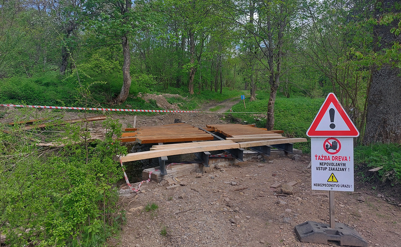 ...vyšší mostík akurát v rekonštrukcii. ...vyšší_mostík_akurát_v_rekonštrukcii.